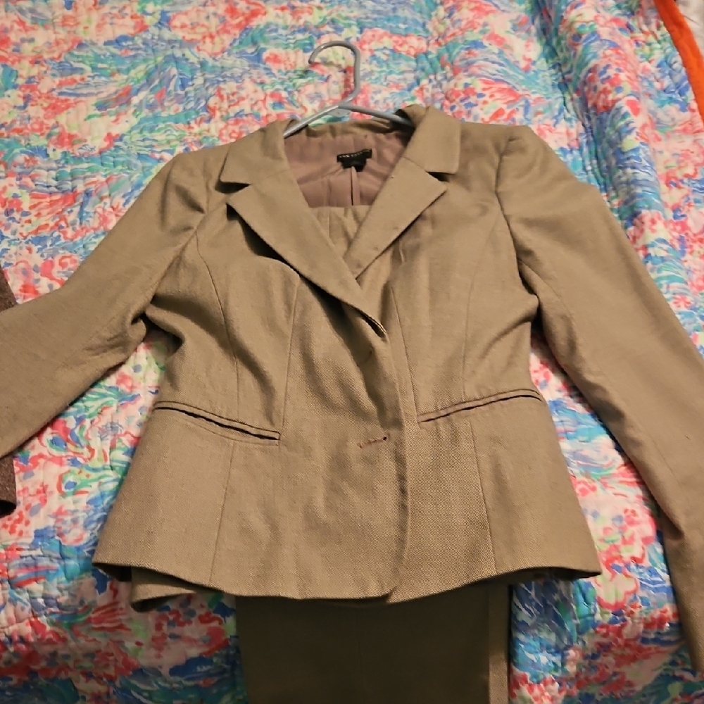 Ann Taylor Classic Beige Blazer And Pants